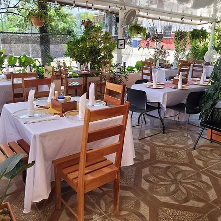 Saint Charles Inn, Belize Central America Punta Gorda Luaran gambar
