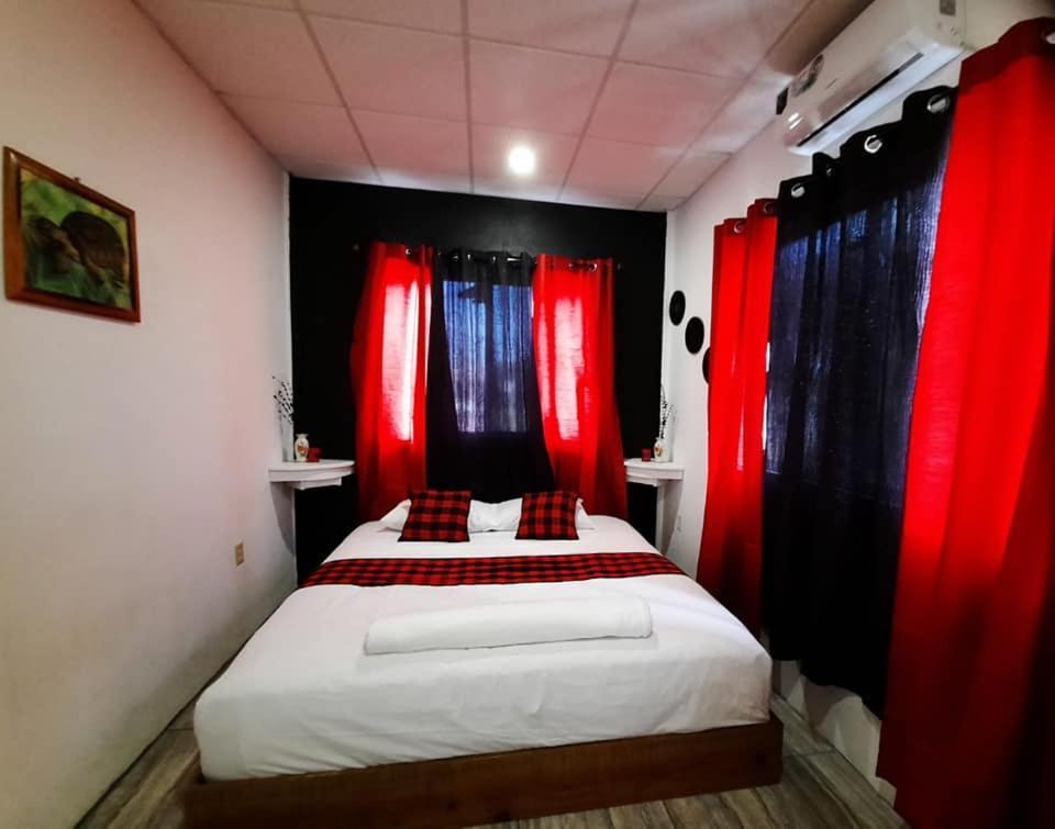 Saint Charles Inn, Belize Central America Punta Gorda Luaran gambar