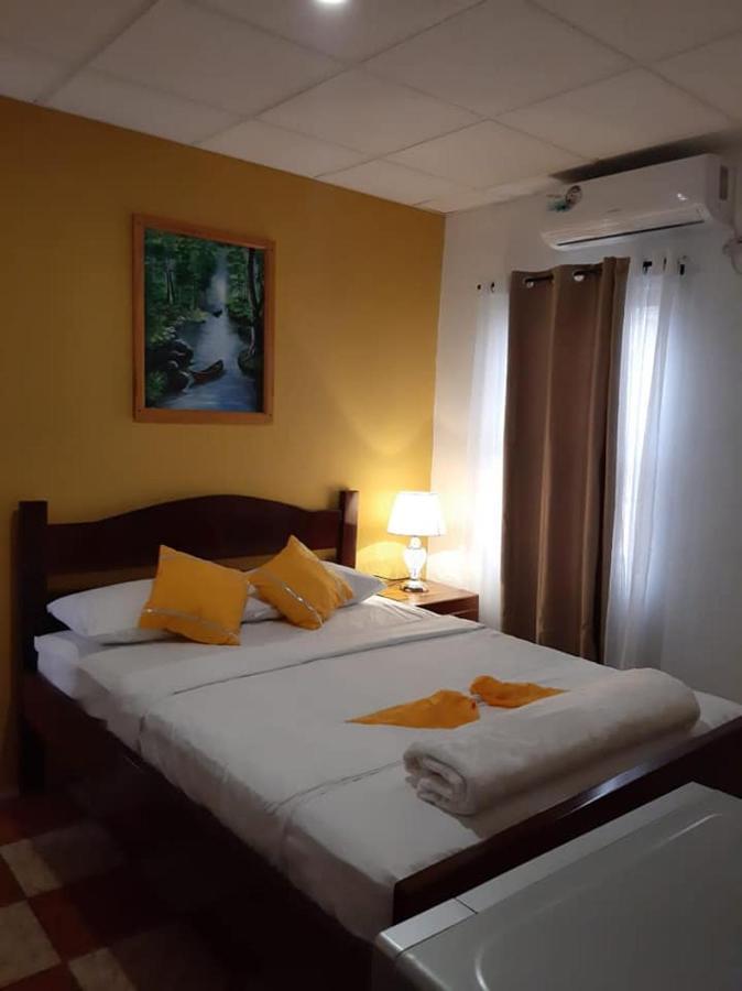 Saint Charles Inn, Belize Central America Punta Gorda Luaran gambar