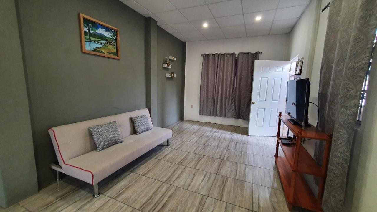 Saint Charles Inn, Belize Central America Punta Gorda Luaran gambar