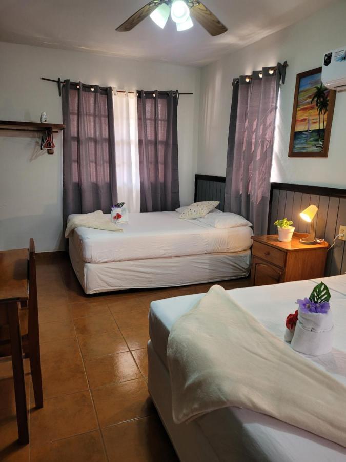 Saint Charles Inn, Belize Central America Punta Gorda Luaran gambar