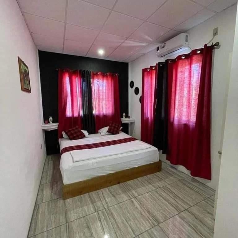 Saint Charles Inn, Belize Central America Punta Gorda Luaran gambar