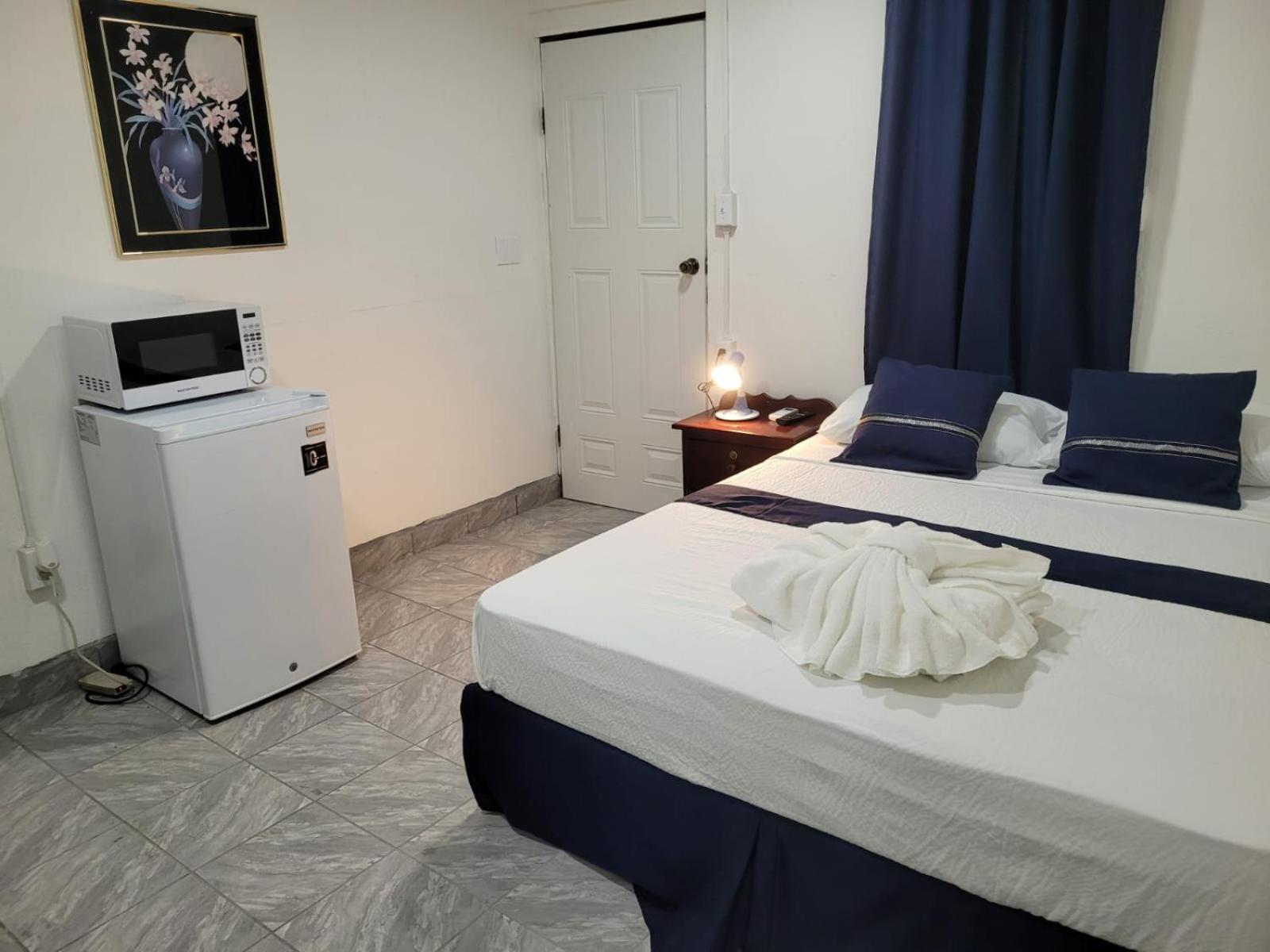 Saint Charles Inn, Belize Central America Punta Gorda Luaran gambar