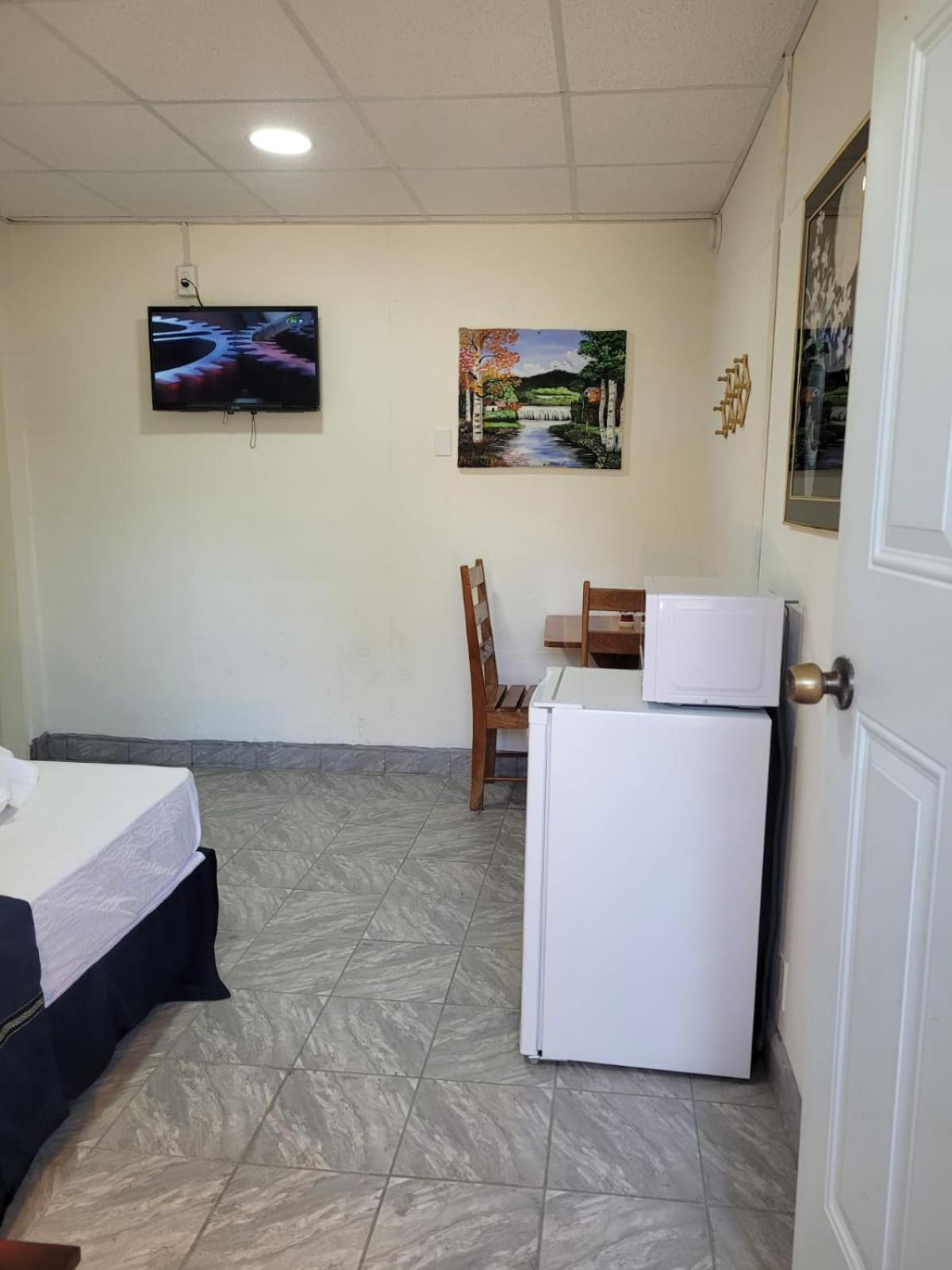 Saint Charles Inn, Belize Central America Punta Gorda Luaran gambar