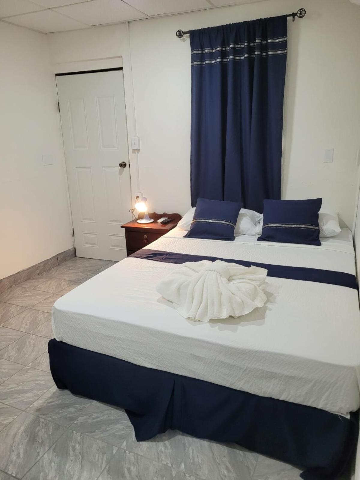 Saint Charles Inn, Belize Central America Punta Gorda Luaran gambar