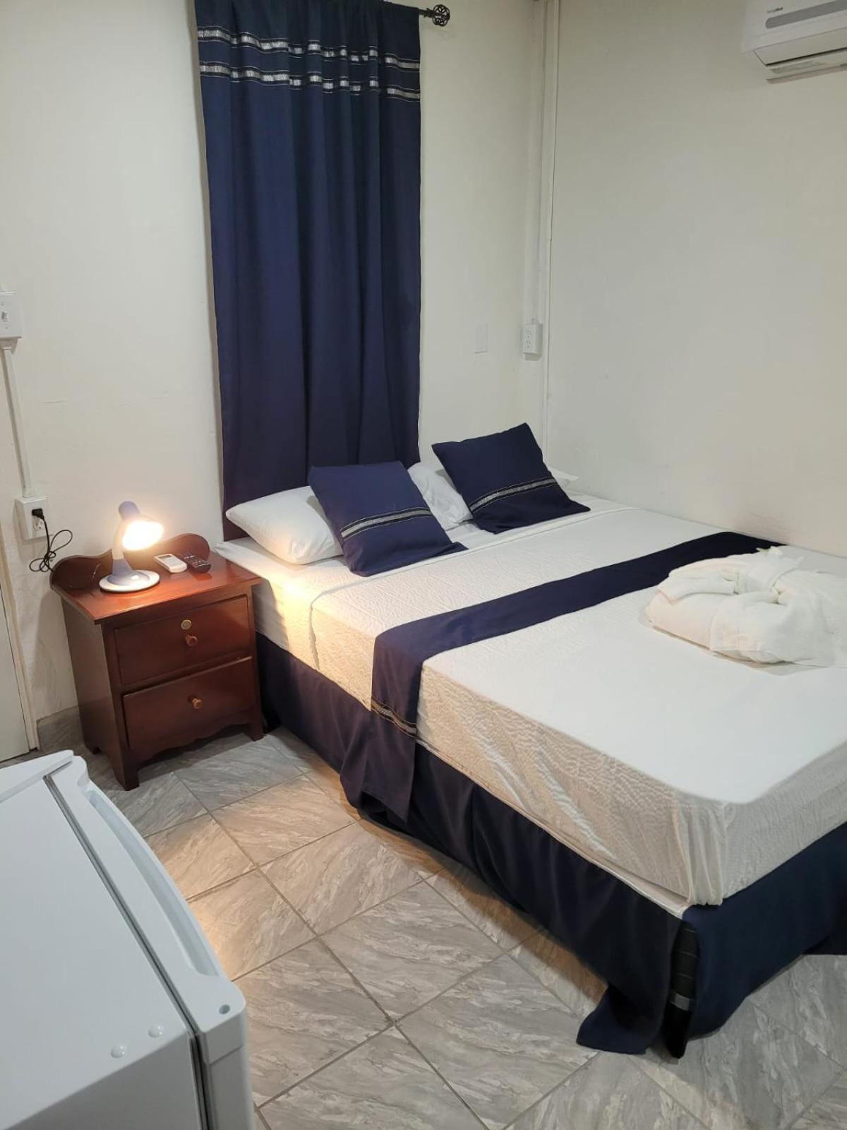 Saint Charles Inn, Belize Central America Punta Gorda Luaran gambar