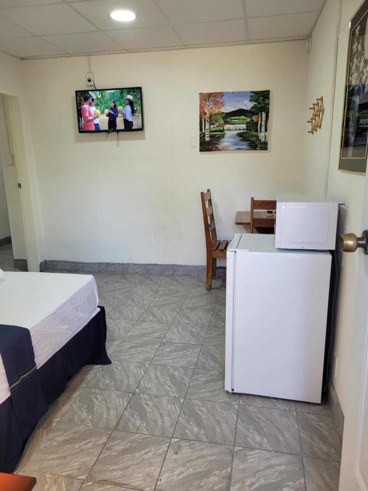 Saint Charles Inn, Belize Central America Punta Gorda Luaran gambar