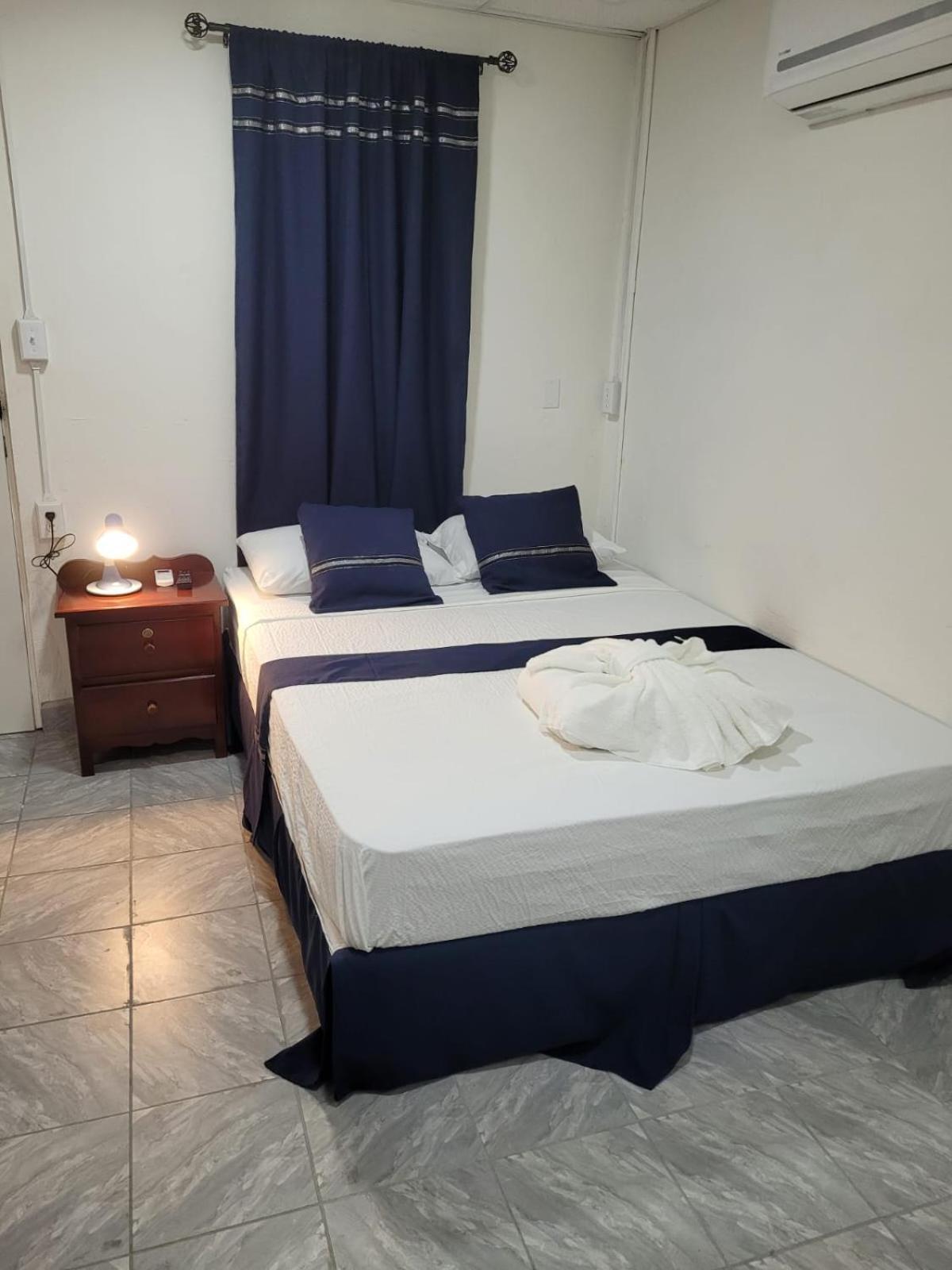 Saint Charles Inn, Belize Central America Punta Gorda Luaran gambar