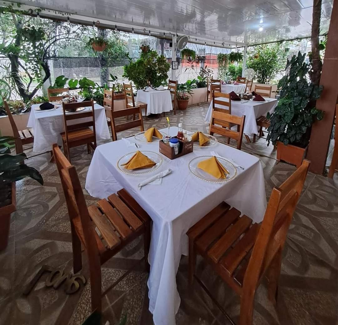 Saint Charles Inn, Belize Central America Punta Gorda Luaran gambar