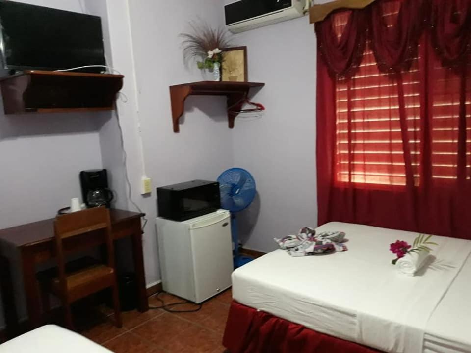 Saint Charles Inn, Belize Central America Punta Gorda Luaran gambar