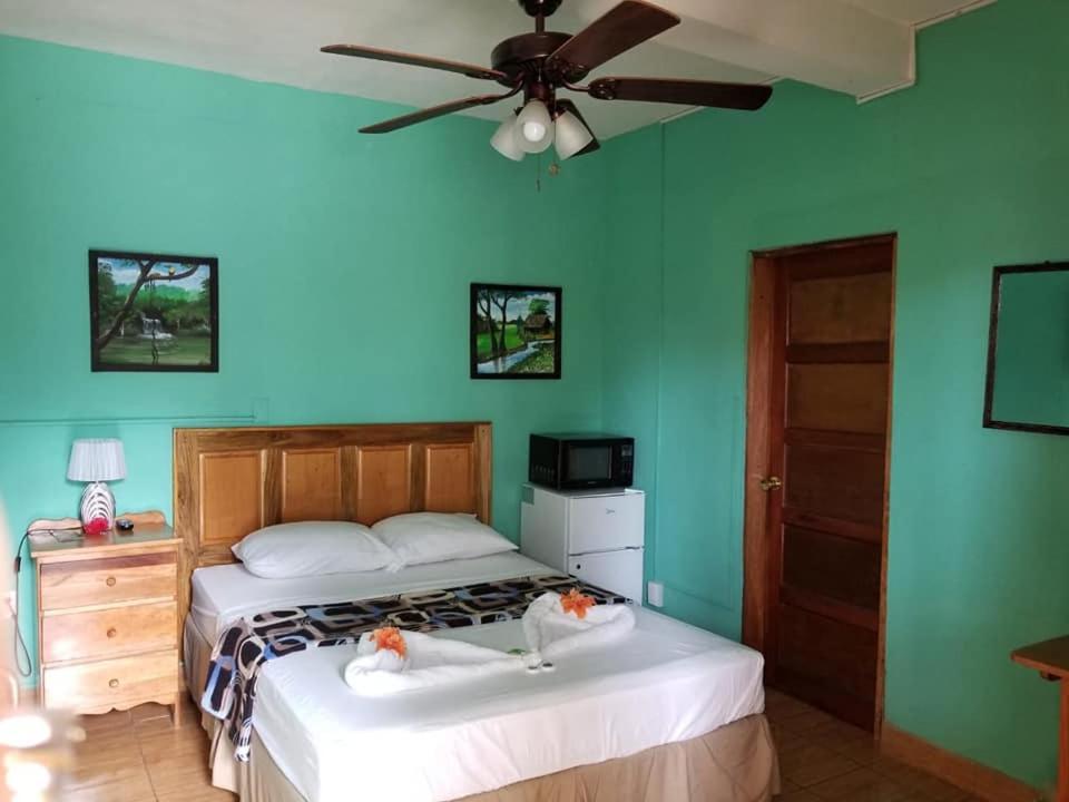 Saint Charles Inn, Belize Central America Punta Gorda Luaran gambar
